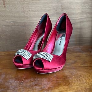 Red Audrey Brooke heels, size 6